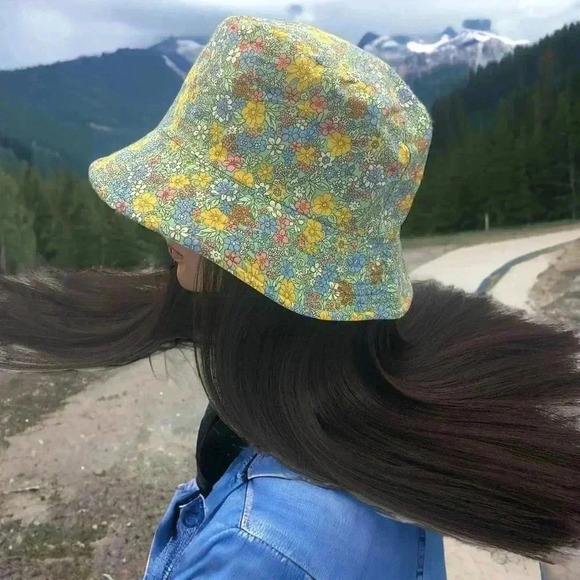Boutique Mint Green Multi-Color Dainty Floral Print Reversible Bucket Hat OSFM - Picture 1 of 6